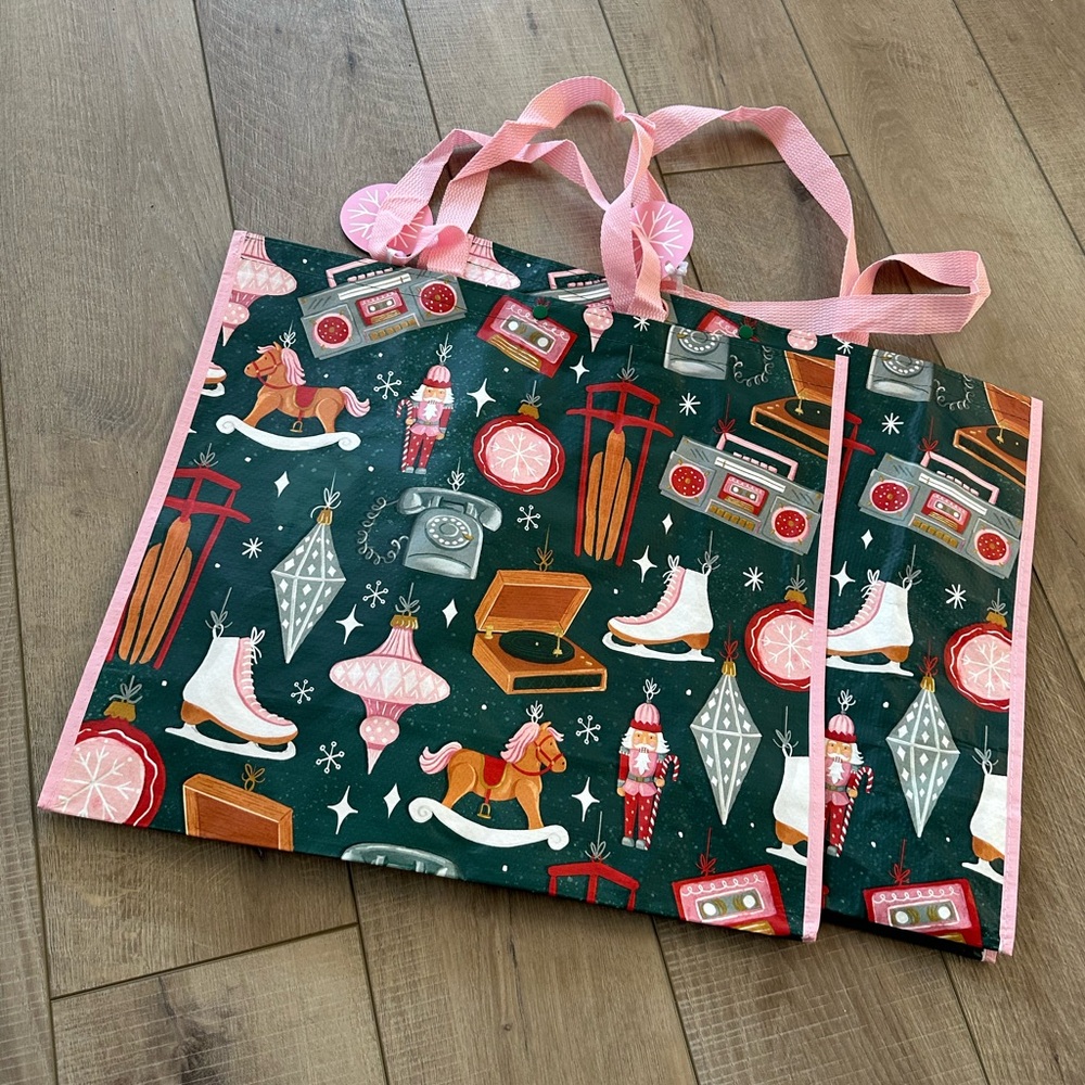 Homegoods TJMaxx Marshalls Viral Christmas Ice Skating Print Bags Set of 2 NWT